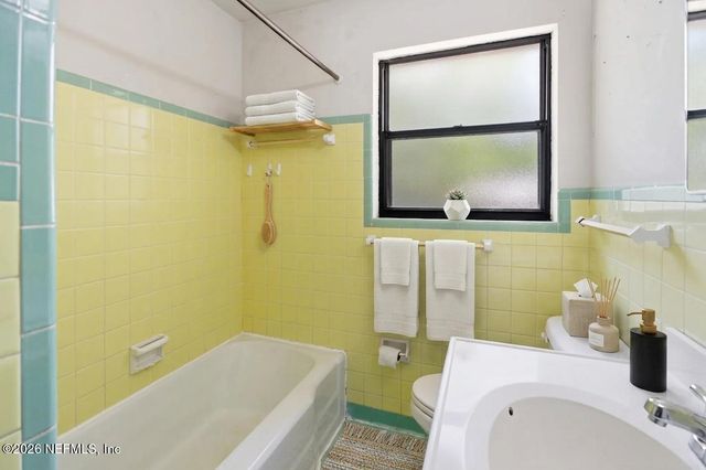 6818 MERRILL Road, Jacksonville, FL 32277