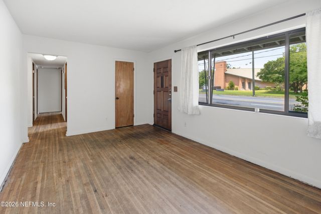 6818 MERRILL Road, Jacksonville, FL 32277