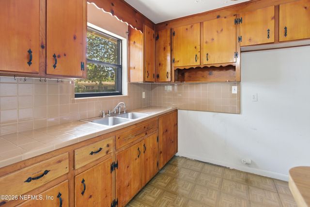 6818 MERRILL Road, Jacksonville, FL 32277