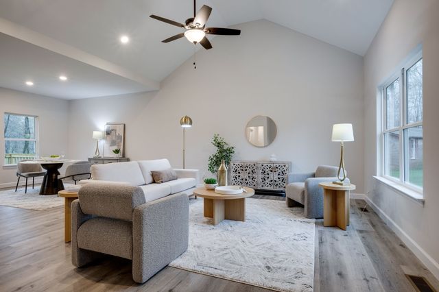 998 Jordan Circle, White Bluff, TN 37187