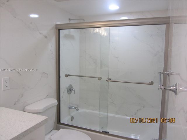 8343 Lake Dr 506, Doral, FL 33166