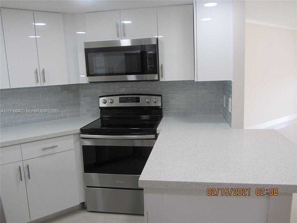 8343 Lake Dr 506, Doral, FL 33166