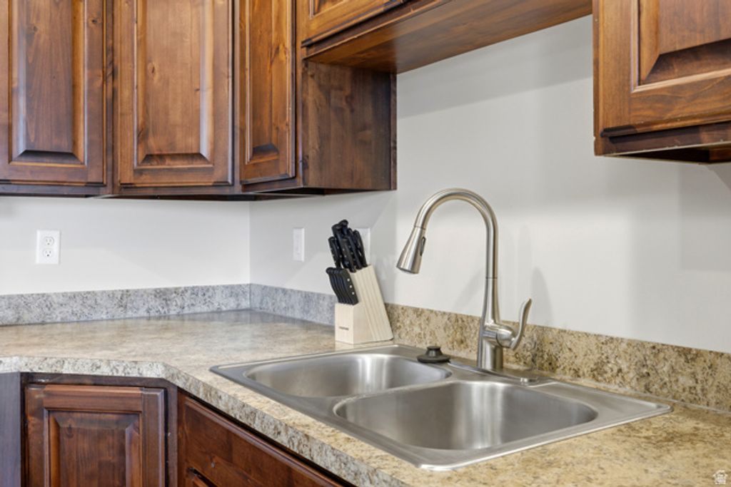 1852 E WHITETAIL DR, Layton, UT 84040 — photo 4