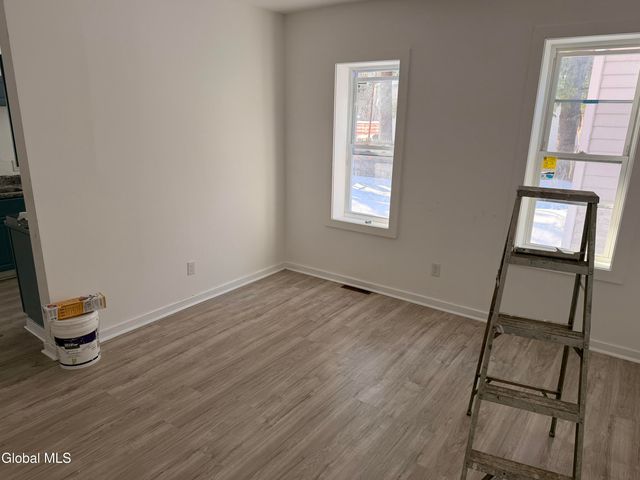 8 Gardiner Street, Amsterdam, NY 12010