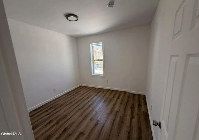 8 Gardiner Street, Amsterdam, NY 12010