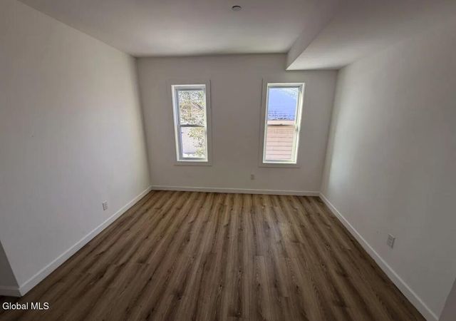 8 Gardiner Street, Amsterdam, NY 12010