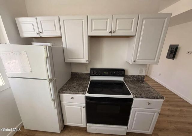 8 Gardiner Street, Amsterdam, NY 12010