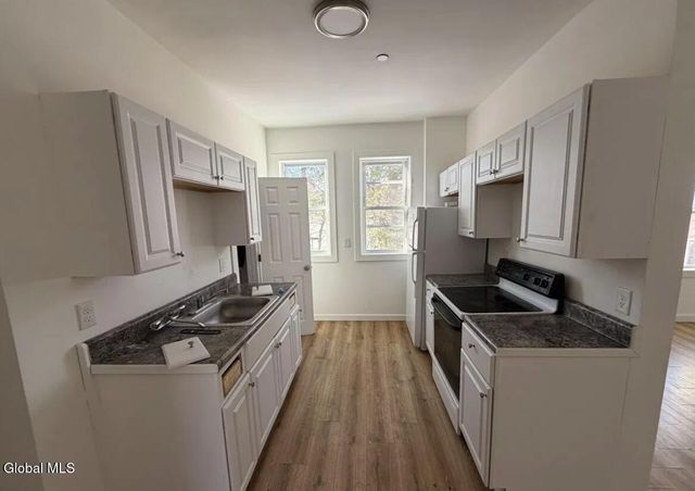 8 Gardiner Street, Amsterdam, NY 12010