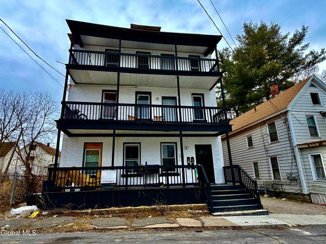 8 Gardiner Street, Amsterdam, NY 12010