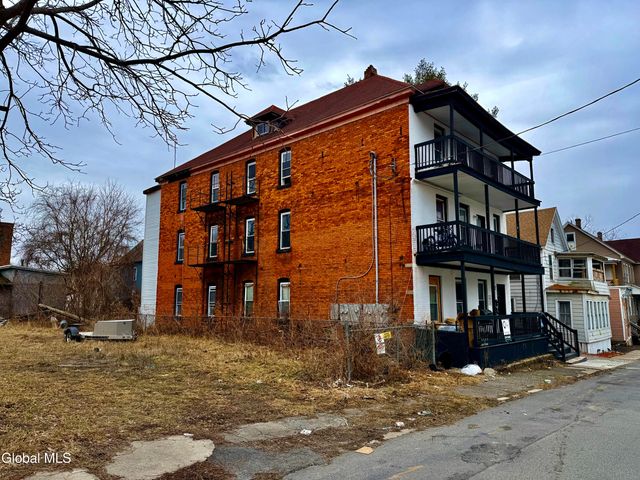 8 Gardiner Street, Amsterdam, NY 12010