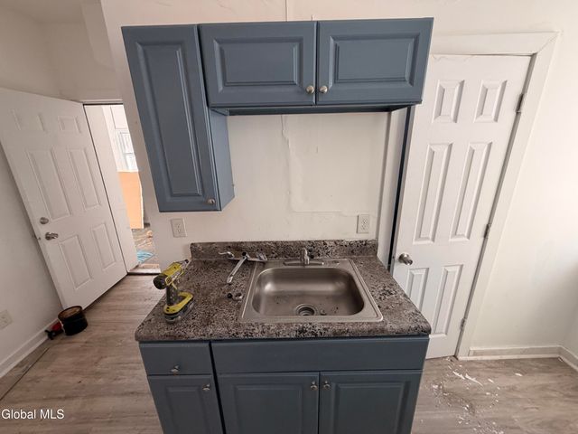 8 Gardiner Street, Amsterdam, NY 12010