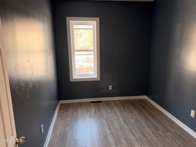 8 Gardiner Street, Amsterdam, NY 12010