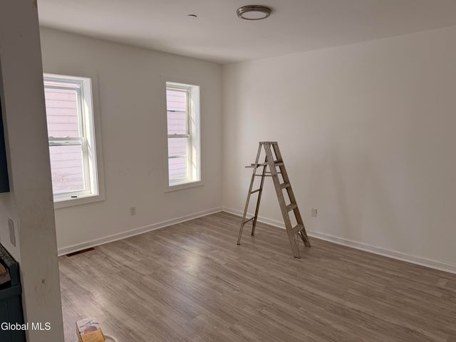 8 Gardiner Street, Amsterdam, NY 12010