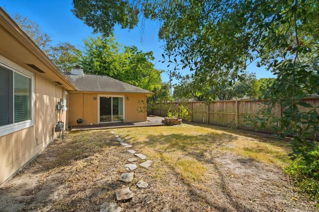 15611 Meadow Village Drive, Houston, TX 77095