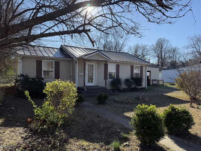 1018 4th Street, West Plains, MO 65775