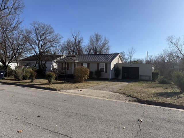 1018 4th Street, West Plains, MO 65775