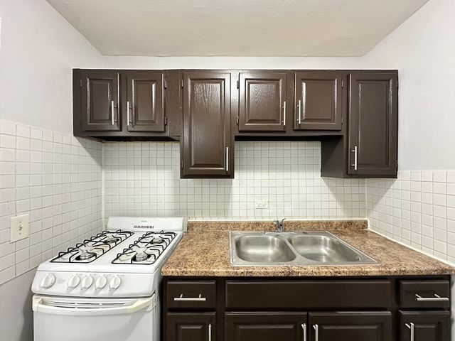 4547 N Dover Street 2F, Chicago, IL 60640