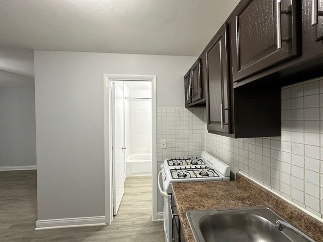 4547 N Dover Street 2F, Chicago, IL 60640