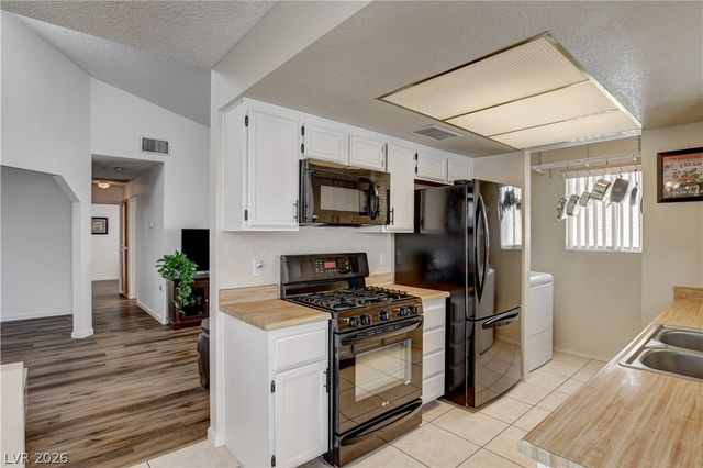 2530 Palace View Drive, Las Vegas, NV 89121