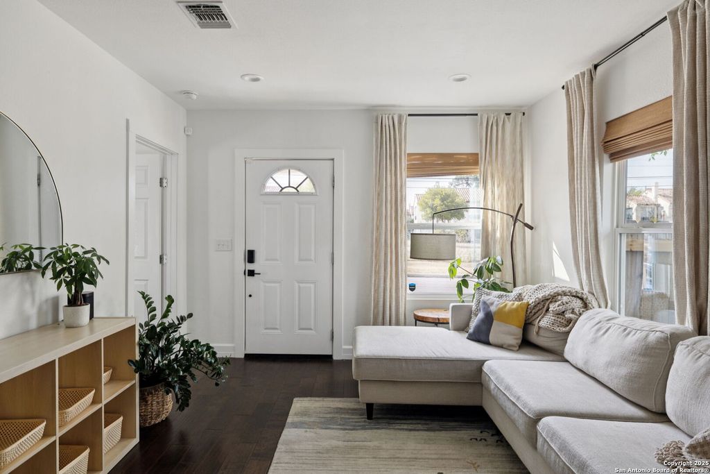 711 Eleanor, San Antonio, TX 78209