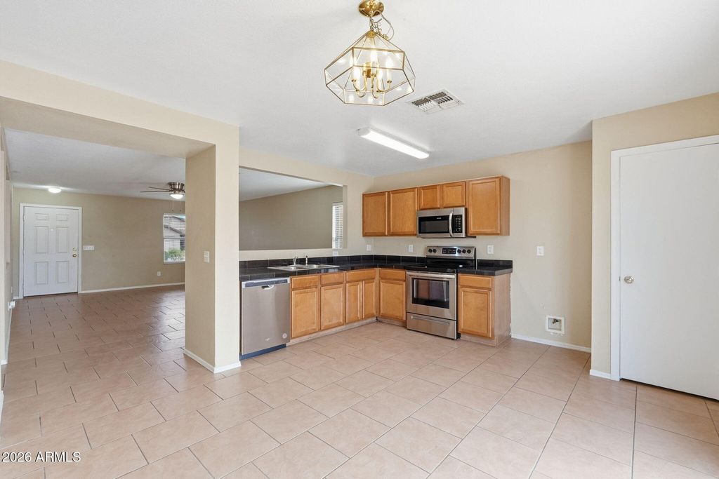 633 W KINGMAN Loop, Casa Grande, AZ 85122 — photo 4