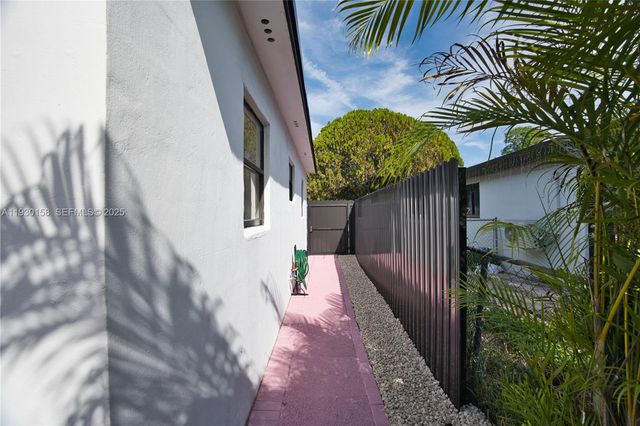 6424 SW 20th St, Miramar, FL 33023