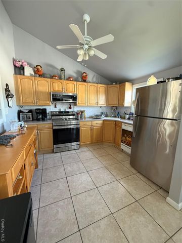 294 34th Street, Lindenhurst, NY 11757