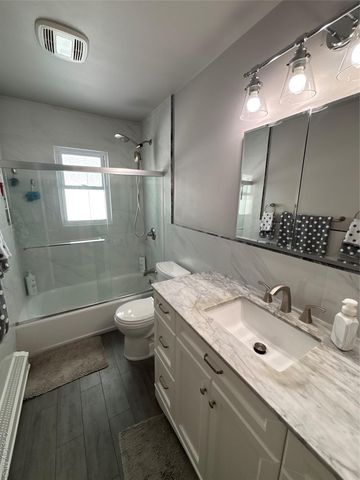 294 34th Street, Lindenhurst, NY 11757