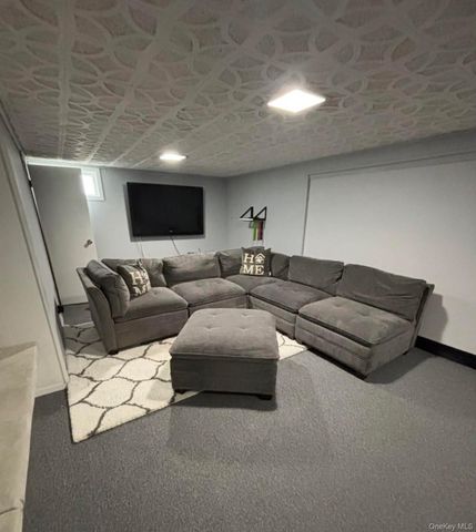 294 34th Street, Lindenhurst, NY 11757