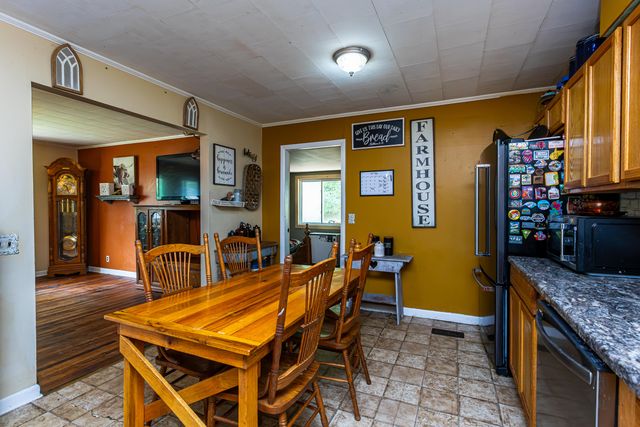 609 State Hwy 2036, Letcher, KY 41832