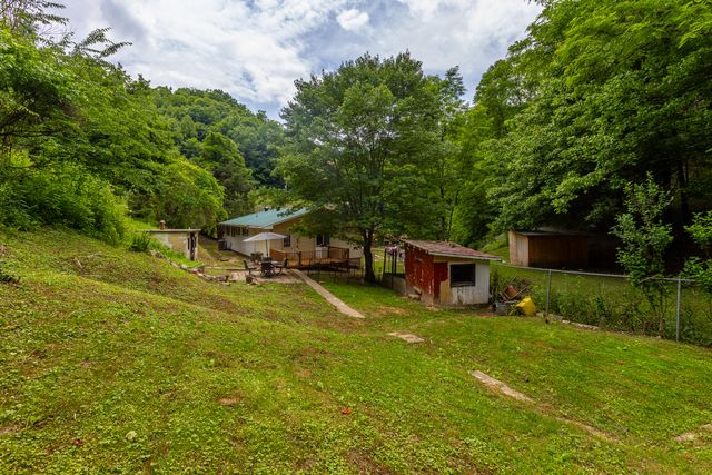 609 State Hwy 2036, Letcher, KY 41832