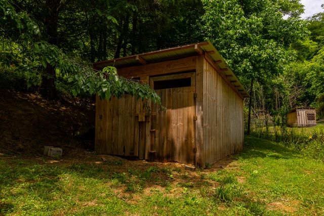 609 State Hwy 2036, Letcher, KY 41832