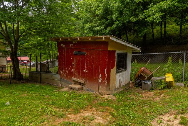 609 State Hwy 2036, Letcher, KY 41832