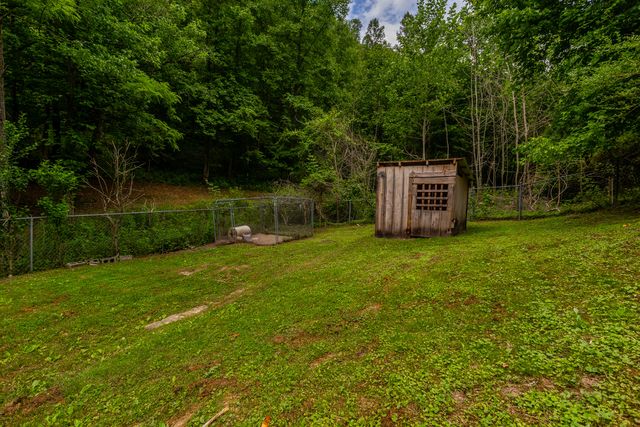 609 State Hwy 2036, Letcher, KY 41832
