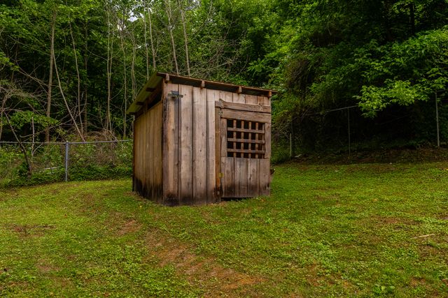 609 State Hwy 2036, Letcher, KY 41832