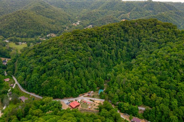 609 State Hwy 2036, Letcher, KY 41832