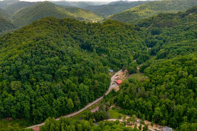 609 State Hwy 2036, Letcher, KY 41832