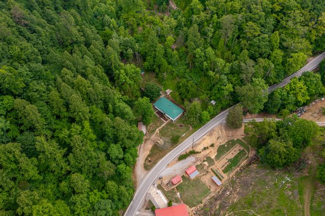 609 State Hwy 2036, Letcher, KY 41832