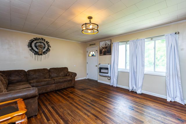 609 State Hwy 2036, Letcher, KY 41832