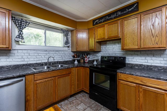 609 State Hwy 2036, Letcher, KY 41832