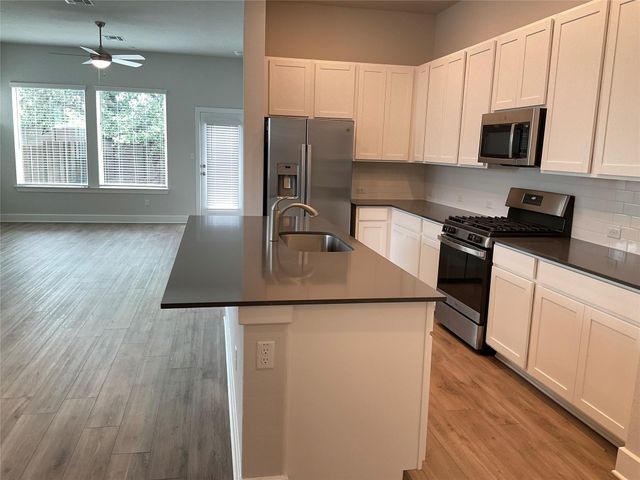 3000 Chisholm Trail RD 27, Round Rock, TX 78681