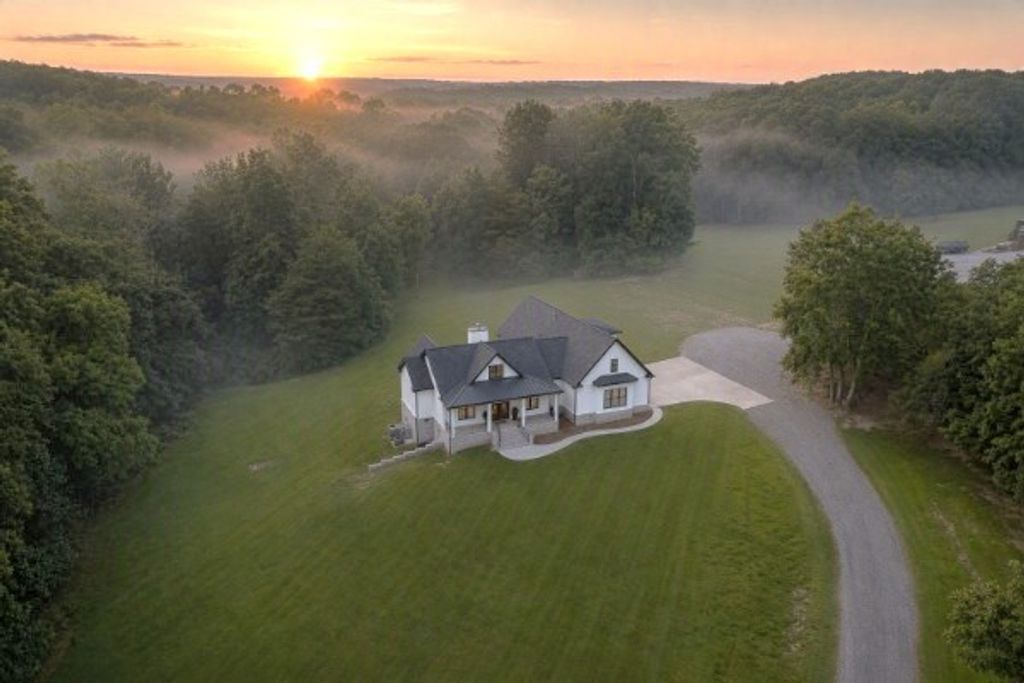 190 Jordan Cm Road, Bon Aqua, TN 37025
