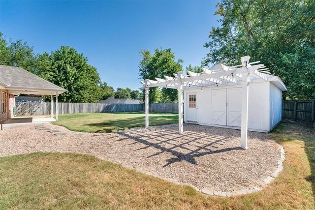 800 Harvest Street, Centerton, AR 72719