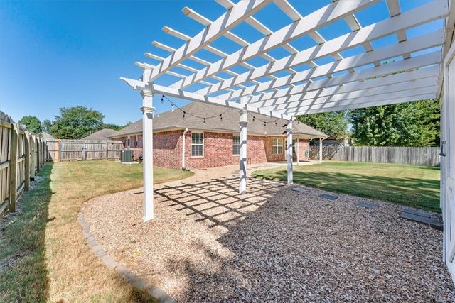 800 Harvest Street, Centerton, AR 72719