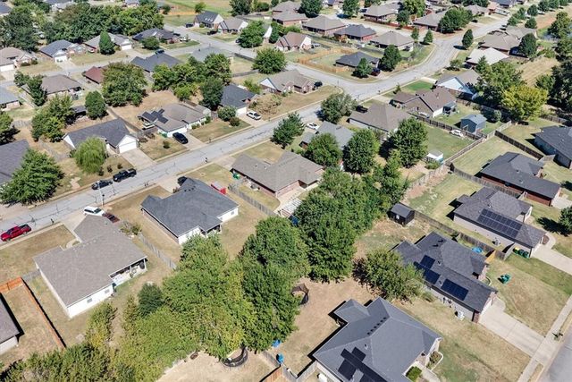 800 Harvest Street, Centerton, AR 72719
