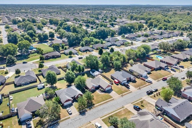 800 Harvest Street, Centerton, AR 72719