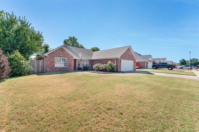 800 Harvest Street, Centerton, AR 72719