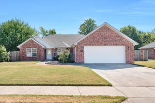 800 Harvest Street, Centerton, AR 72719