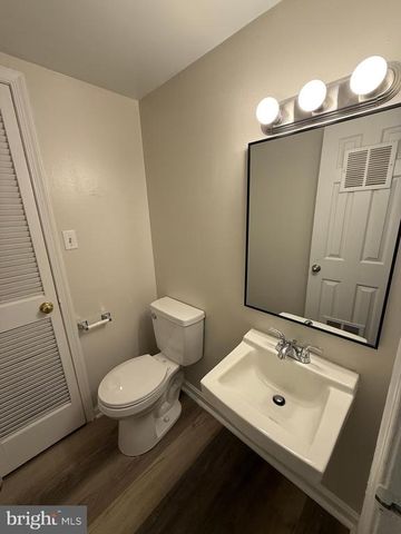 4 MANCHESTER CT, Fredericksburg, VA 22408