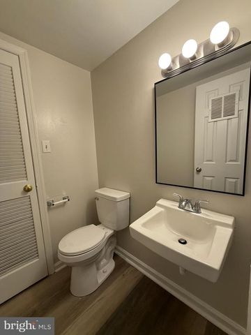 4 MANCHESTER CT, Fredericksburg, VA 22408